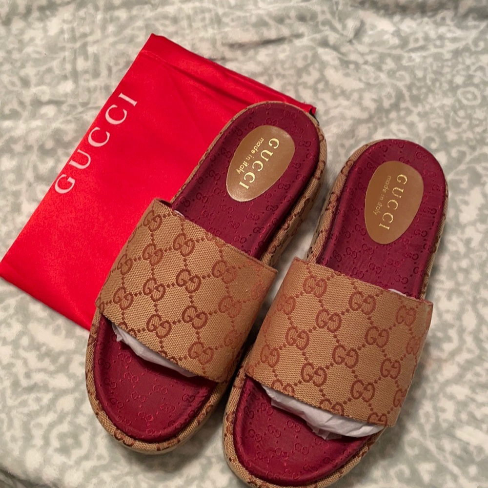 Gucci slippers